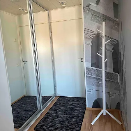 Spacious And Stylish Penthouse In Downtown Apartment *
